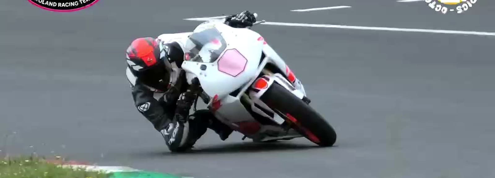 Un pilote en action sur le circuit